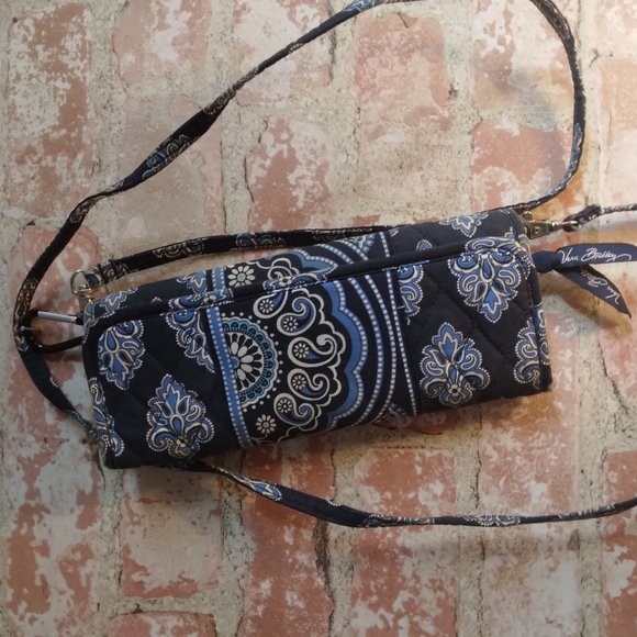 Vera Bradley Handbags - Vera Bradley Crossbody Bag